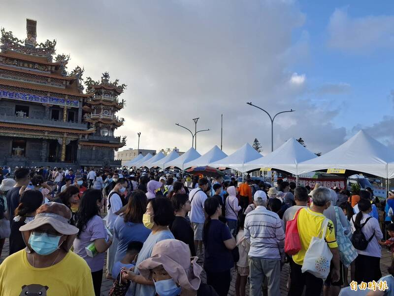 馬公海洋文化漁樂祭開幕，現場熱鬧滾滾。（記者劉禹慶攝）