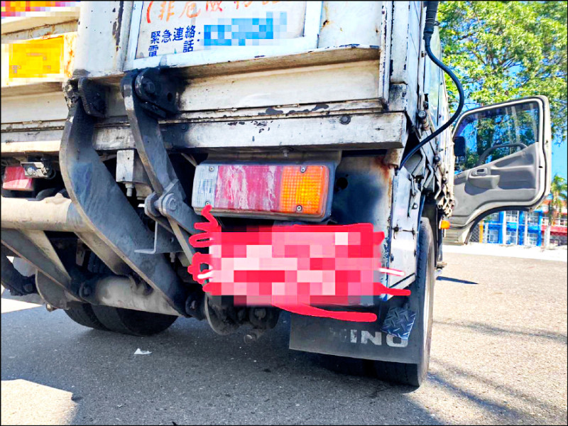 羅男駕駛貨車，與年僅20歲邱姓騎士相撞，邱男傷重死亡。（記者顏宏駿翻攝）