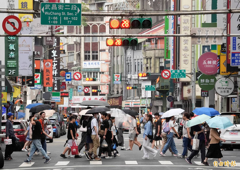 氣象專家吳德榮表示，下午起北台轉雨。（資料照）