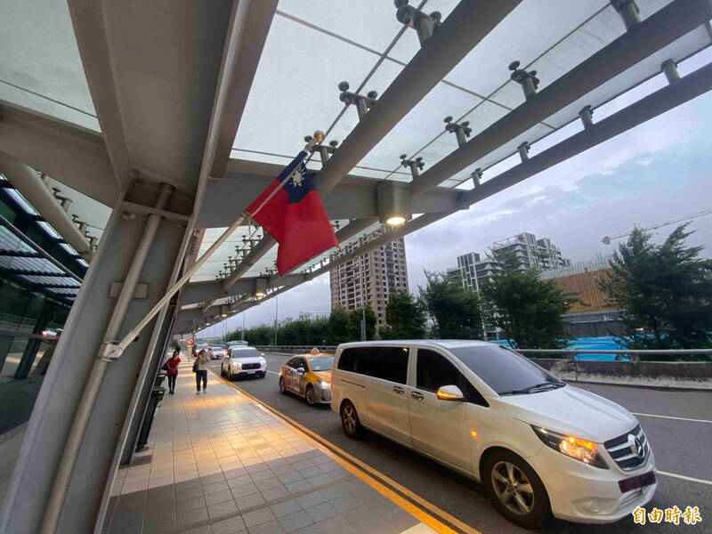 高铁台中站迎接双十假期。(记者黄旭磊摄) 高铁台中站迎接双十假期。(记者黄旭磊摄)