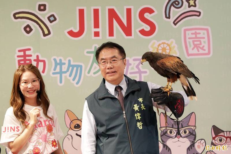 JINS動物友好樂園首度移師台南，市長黃偉哲親自出席記者會力挺動物平權。（記者王姝琇攝）