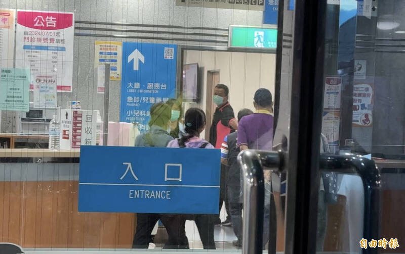 清泉崗許姓上兵打靶意外死亡 傷心母到醫院見遺體忍不住落淚