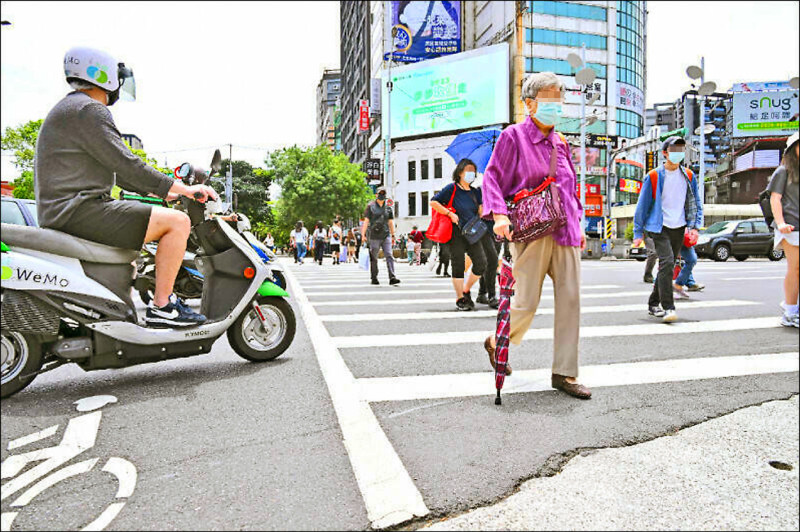 交通部昨天公布今年1到7月行人死亡人數統計，有9個縣市與去年同期比較，死亡人數不減反增，亟待改善各項行人安全措施。（資料照）