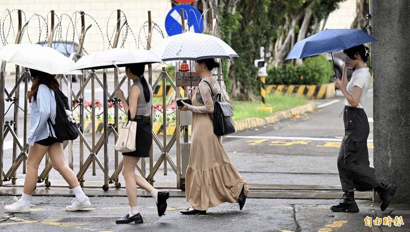 今東北季風仍較強，迎風面的新竹以北到大台北、宜蘭、花蓮等地持續會有陣雨或短暫陣雨。（資料照）