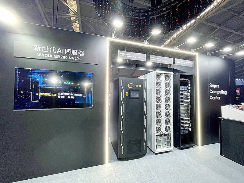 A Nvidia Corp GB200 NVL72 server rack is displayed at Hon Hai Tech Day at the Taipei Nangang Exhibition Center yesterday.
Photo: CNA