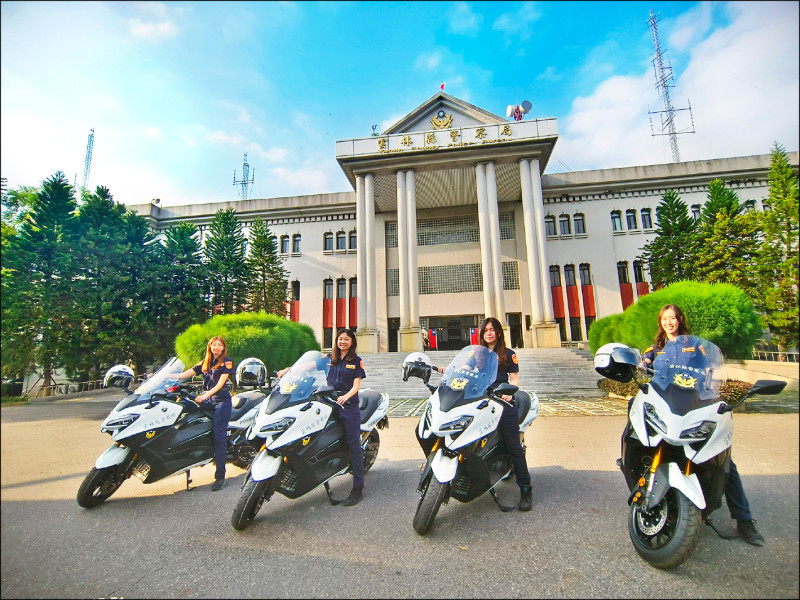 雲林縣警察局在雙十煙火期間投入逾1600名警力及民力，其中安排4輛全新重型機車T-MAX，當天將由女警騎士執勤。（雲林縣警察局提供）