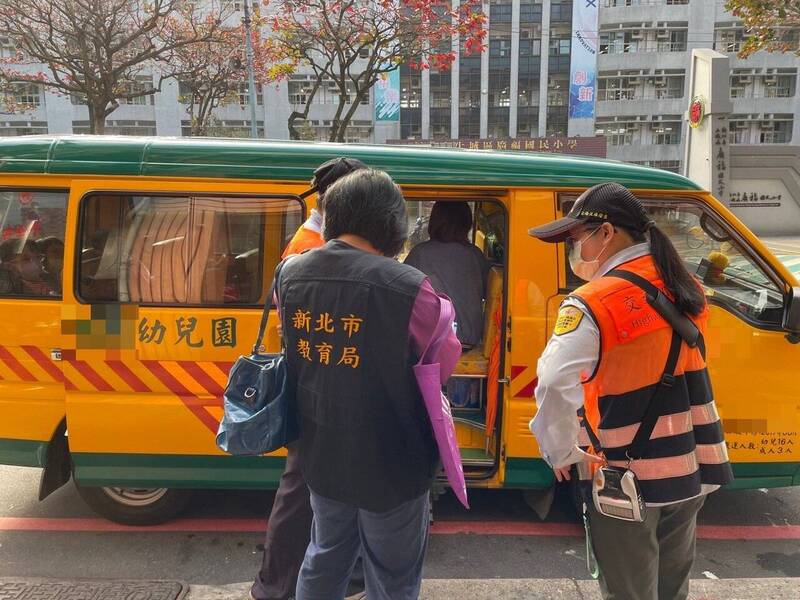 新北市議員蘇泓欽今（9）日質詢指出，有幼兒園反映找不到娃娃車司機，盼相關單位能將娃娃車司機年齡上限從65歲開放至68歲，或逐步適量放寬，以紓緩職缺。示意圖。（新北市教育局提供）