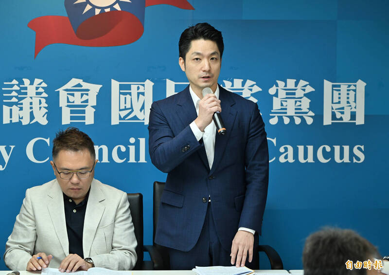 台北市長蔣萬安率領市府官員，前往台北市議會向國民黨黨團說明重大議法案。（記者田裕華攝）