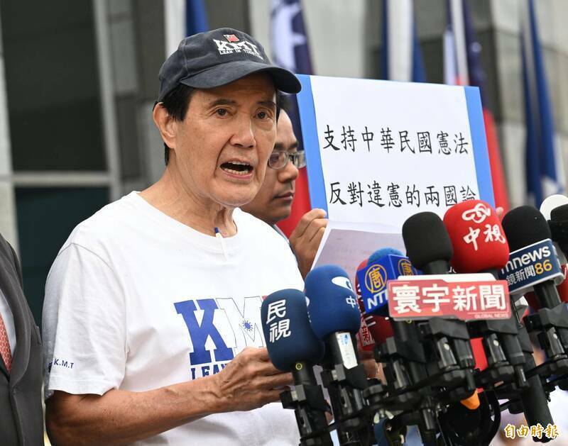 前總統馬英九今出席國民黨雙十國慶升旗典禮，並宣布以反對賴總統言論為由，拒絕出席總統府前國慶大典。（記者張嘉明攝）