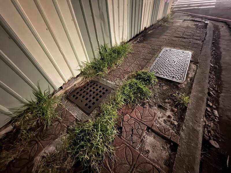 竹市南寮人行道寸步難行 劉康彥批市府忽視基層建設