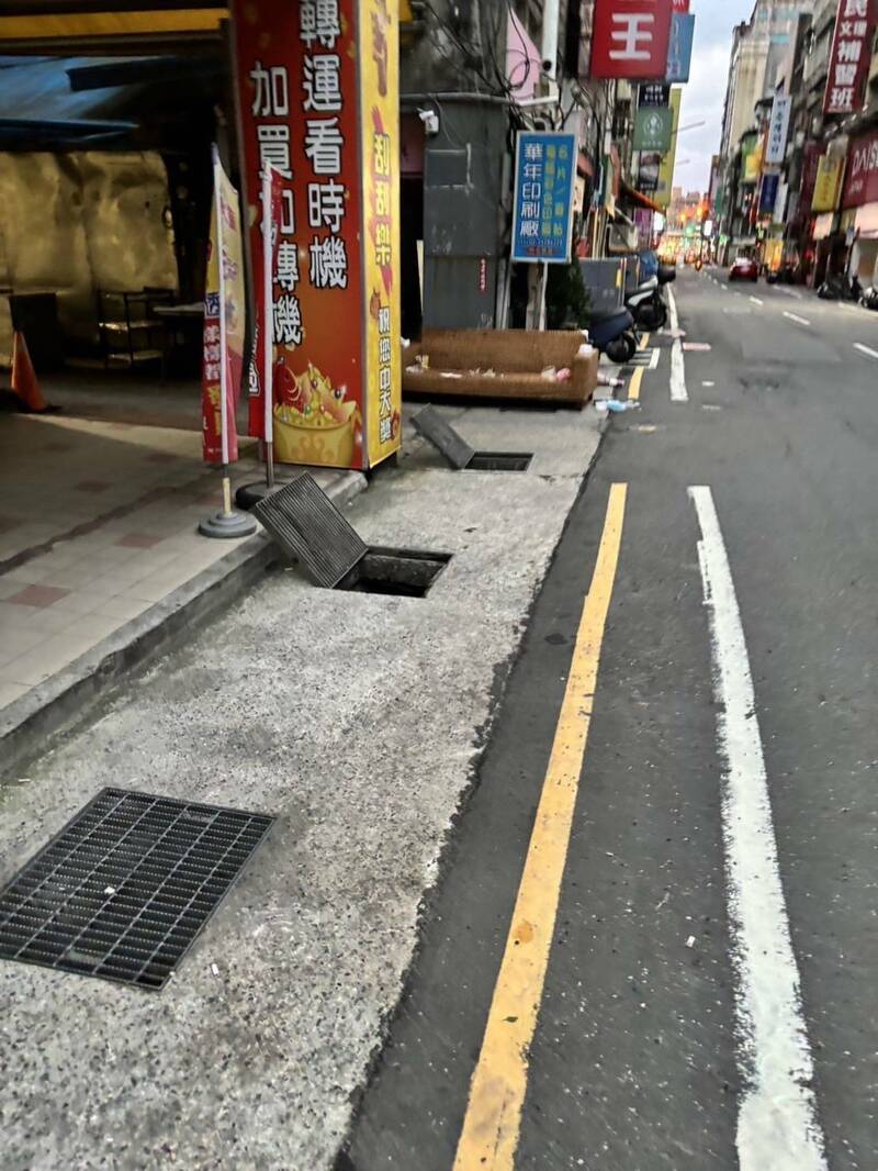 小心腳下！基隆街道出現20多個「陷阱」 環保局報警急緝兇