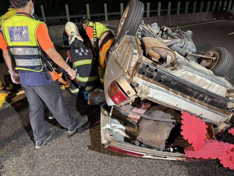 國道三號古坑路段昨晚發生2車追撞，造成2死5傷。（國道警察提供）