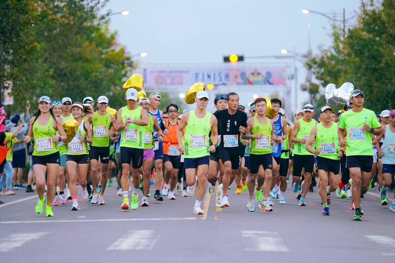 Puli Power 埔里山城派對馬拉松，3500名選手出發陣容浩大。（埔里山城派對馬拉松主辦單位提供）