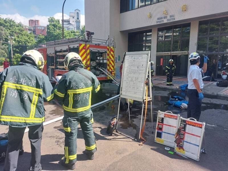 台北榮總孝威館地下室今天上午傳出火警，所幸及時撲滅。（記者王冠仁翻攝）