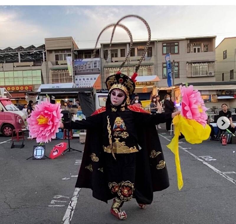 林男具有台中街頭藝人證照，昨從南投妖怪村演出收工，開車到雲林姑姑家，卻遇死劫。（擷取林男社群帳號）