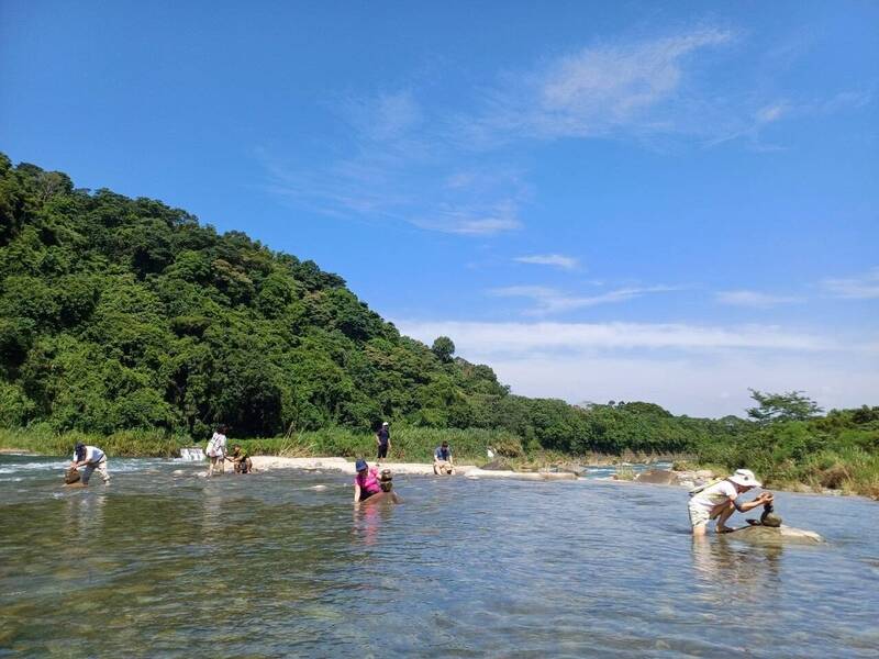 鹿江立石大賽今年邁入10週年，首次走出新竹縣關西鎮移師橫山鄉，預計11月2日將在溫馨庭園休閒農莊旁油羅溪舉辦。（鹿江教育基金會提供）