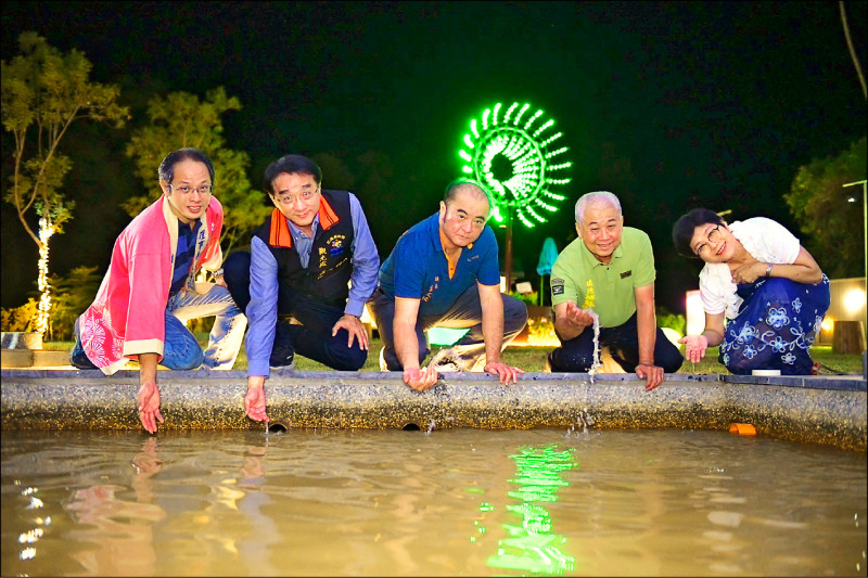 花蓮縣政府推出瑞穗、安通「兩泉騎美」行程，歡迎遊客到花蓮泡湯。（花蓮縣府提供）