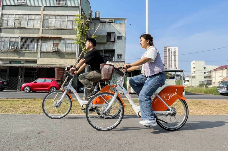 電動自行車YouBike 2.0E省力成遊客最愛，高雄再增加1300輛。（交通局提供）