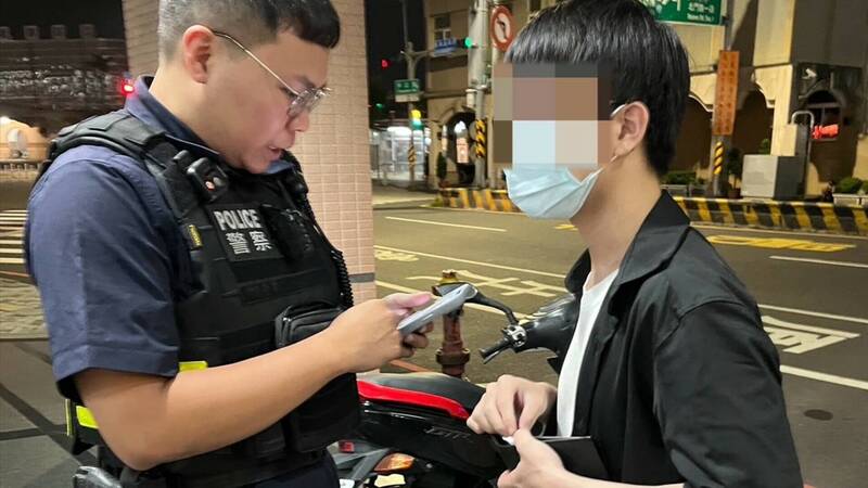 台南20歲男子為見網戀女友險遭詐騙，幸超商店員報警，警方即時阻詐，避免損失1萬元。（民眾提供）