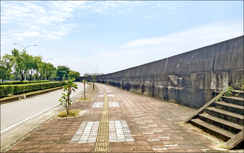 大慶車站自行車道的部分路段會走在既有人行道上，將重新施做自行車道。（市府提供）