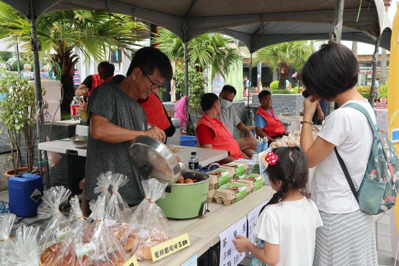 勞動部勞動力發展署雲嘉南分署培力社區發展農產品， 10月19日在國道新營服務區舉辦好物市集，歡迎北上經過服務區的民眾一起支持地方產業。（雲嘉南分署提供）