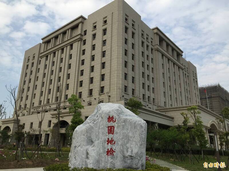 程姓女街友不滿被搶地盤，推倒行動不便男街友取走助行器，再次碰面又推人搶錢，桃園地檢署依強盜等罪嫌起訴。（記者余瑞仁攝）