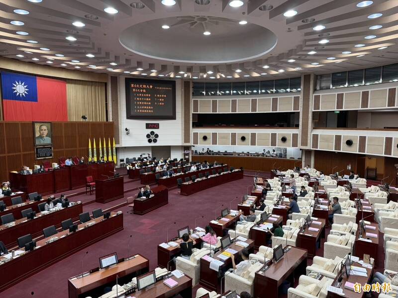 台北市議會今進行第4次定期大會第4次會議，針對許淑華提案市府對京華城停工處分，秦慧珠再度提出暫擱。（記者甘孟霖攝）