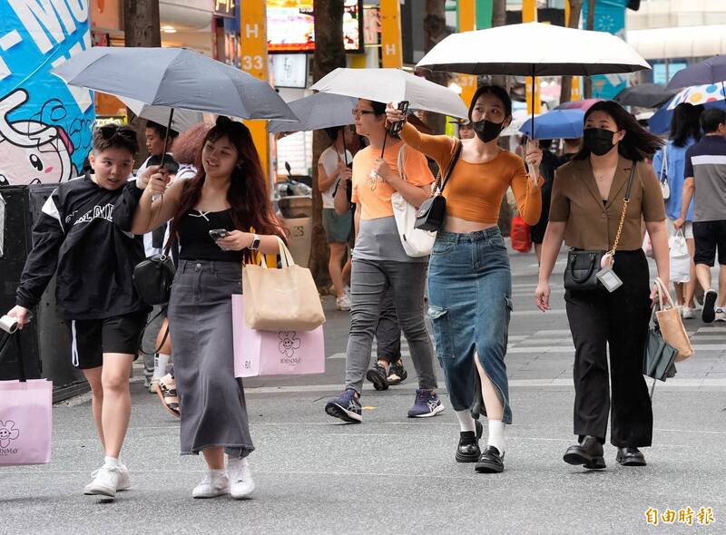 中央氣象署表示，今天大台北、桃園、台東及恆春半島有機會出現零星降雨。（本報資料照）