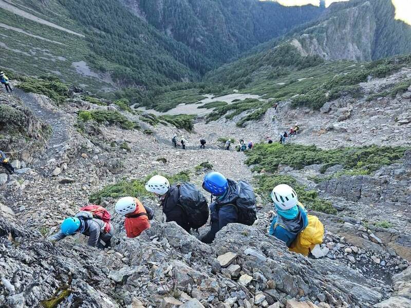 玉山主峰單攻今年已有5起山難，玉管處提醒做好體能鍛鍊，切勿因抽不到排雲山莊就貿然嘗試，以維護登山安全。（玉管處提供）