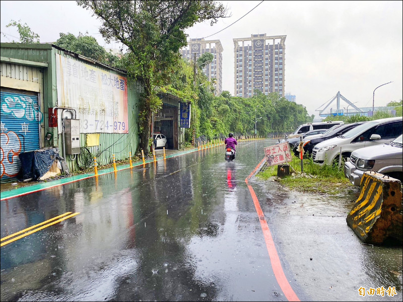 新店環河路左側的十四張（B單元）區段徵收預定地。（記者翁聿煌攝）