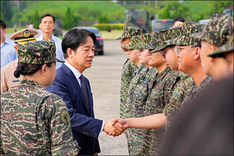 賴總統肯定海軍海鋒機動中隊官兵的表現。（國防部發言人臉書）