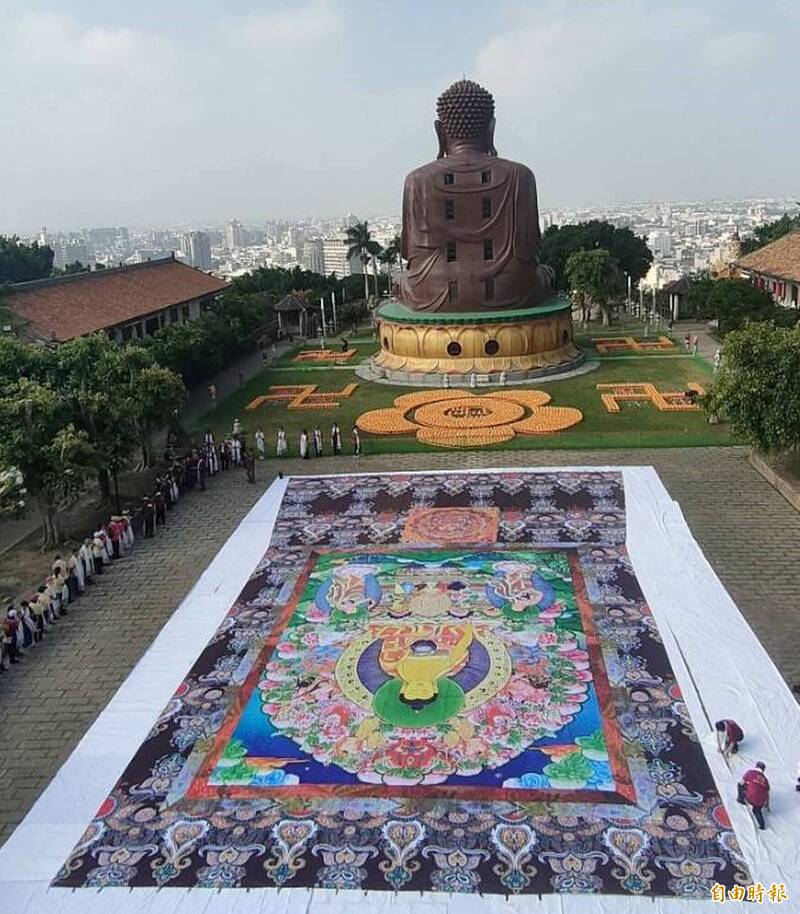 300年來首度在彰化八卦山大佛的曬大佛盛會。（記者湯世名攝）