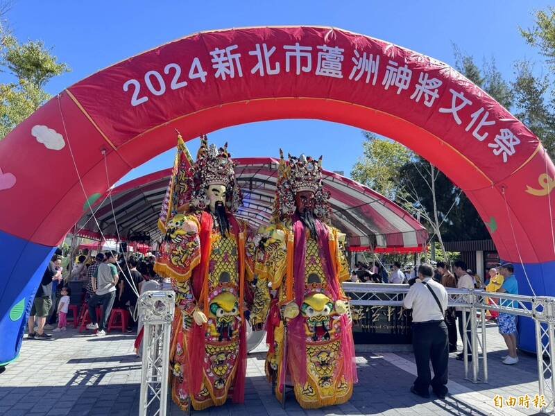 新北市蘆洲區神將文化祭今日在國立空中大學登場，以「蘆洲神將百年守護」為題，呈現神將力與美的動態展演。（記者羅國嘉攝）