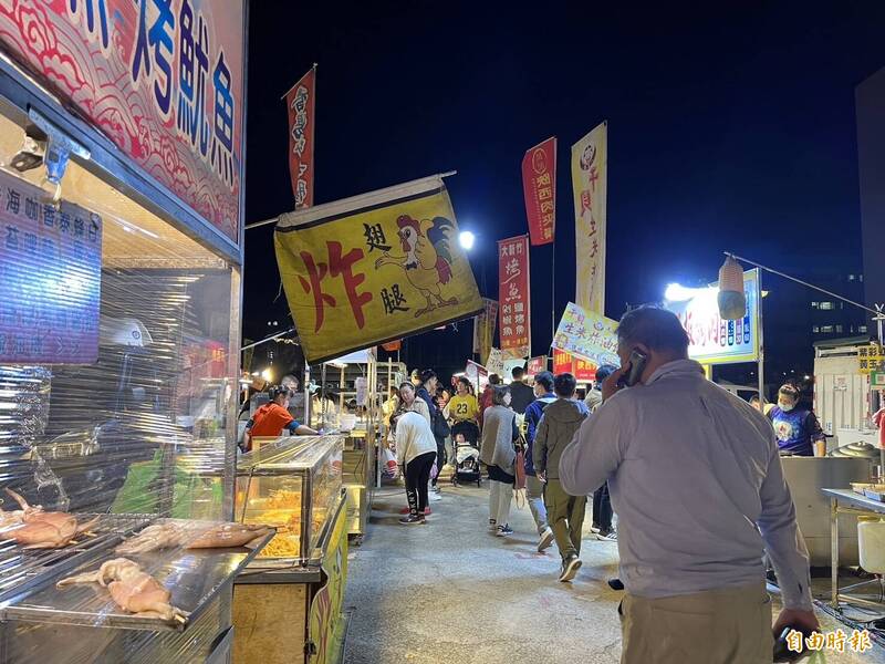 新竹市竹科人的慈雲路夜市傳年底熄燈後轉蓋商辦大樓？市府表示，相關變更仍在內政部審議中。（記者洪美秀攝）