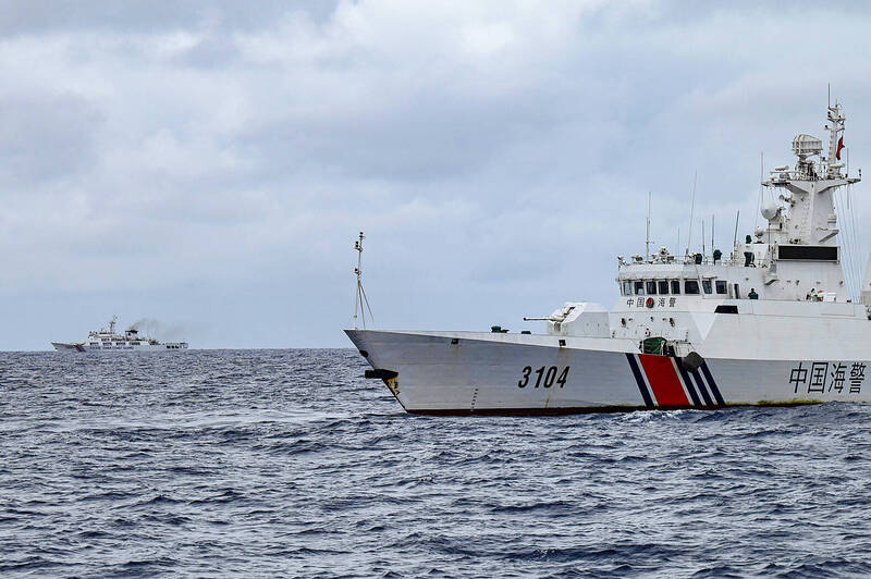 
China Coast Guard ships are pictured from the Philippine Coast Guard vessel BRP Cabra during a supply mission to Sabina Shoal （Xianbin） in disputed waters of the South China Sea on Aug. 26.
Photo: AFP