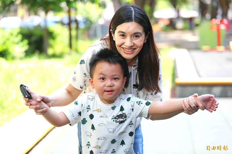 
Doctor Wang Xing-an and her adopted six-year-old boy, nicknamed Chai-chai, are pictured in an undated photograph. 
Photo: Tsai Shu-yuan, Taipei Times