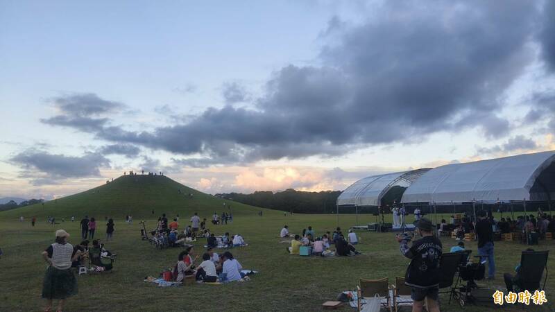 花蓮縣鳳林生態遊憩區閒置近20年，花東縱谷國家風景區管理處響應露營風潮，整理其中一部分土地轉型為露營區，外貌類似富士山曲線的飛行傘訓練滑坡小山丘成為園區地標。（記者王錦義攝）