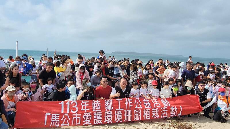 馬公市立幼兒園環境教育課程，安排種植珊瑚。（馬公市公所提供）