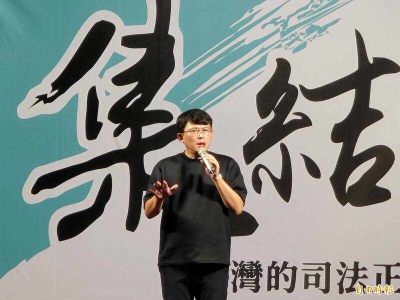 民眾黨到屏東開講，黃國昌說，台灣民眾黨不會散掉。（記者葉永騫攝）