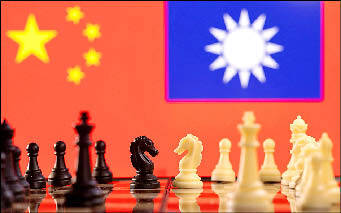 
Chess pieces stand in front of the flags of China, left, and Taiwan in an illustration photograph taken on Jan. 25, 2022.
Photo: Reuters