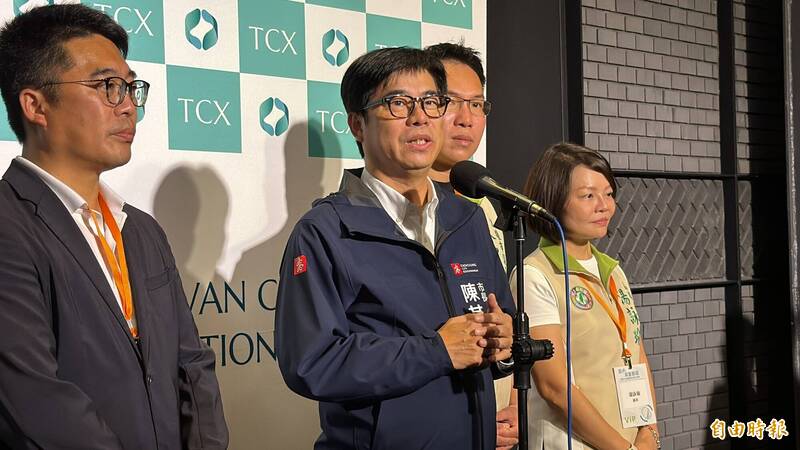 高雄市長陳其邁認為課徵碳費的應用，應該用來支持產業好的減碳計畫。 （記者許麗娟攝）