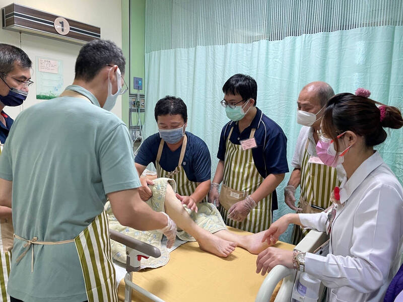 高市邁入高齡化長照人力需求大，勞工局職訓1115人仍有不足待增加量能。（勞工局提供）