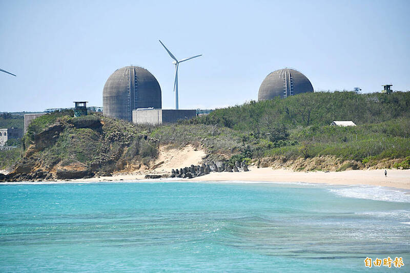 
The Ma-anshan Nuclear Power Plant in Pingtung County’s Hengchun Township is pictured yesterday.
Photo: Tsai Tsung-hsien, Taipei Times