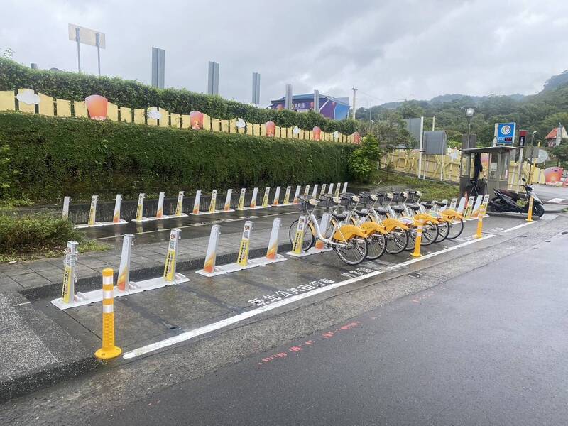 YouBike首次進駐平溪區設站，即日起啟用「菁桐老街」、「平溪國中」、「平溪市民活動中心」、「嶺腳車站」及「十分遊客中心」等5處YouBike站點。（圖由新北市交通局提供）