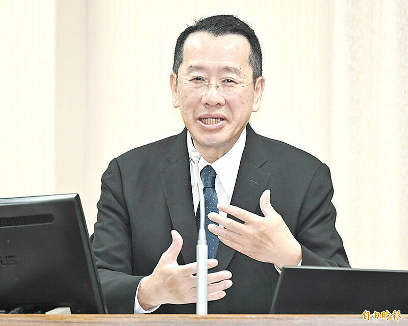 
Minister of National Defense Wellington Koo speaks at the Legislative Yuan in Taipei yesterday.
Photo: Tu Chien-jung, Taipei Times