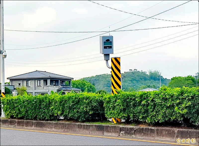 玉井區「台八十四線四○．三八公里」測速照相固定桿，取締件數繼續獨走，仍居全市最多。（記者吳俊鋒攝）