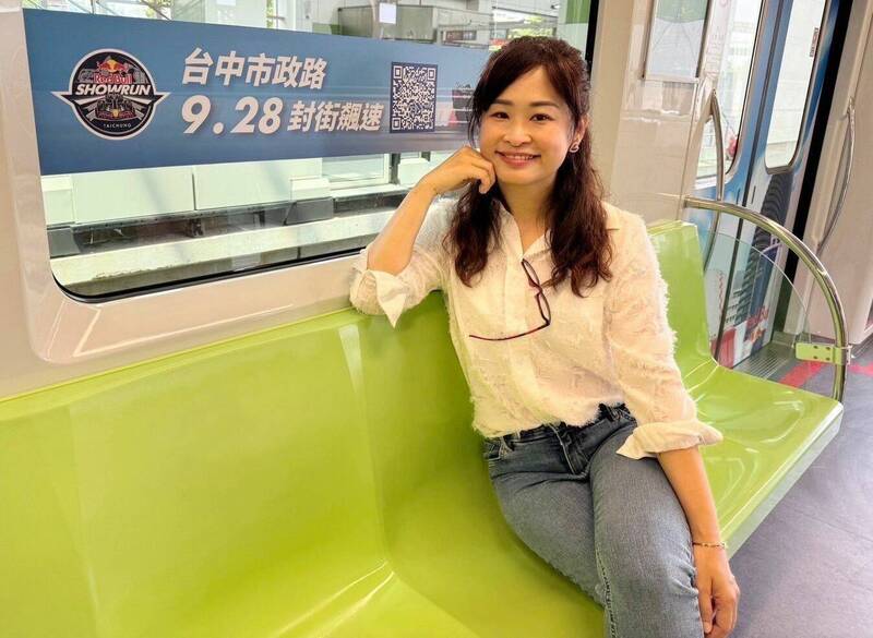 台中太平區美女議員黃佳恬近日接連接獲性騷擾私訊，氣得向警方報案，警方已經在昨天尋獲猛傳騷擾訊息的盧姓男子。（擷取自黃佳恬臉書
）