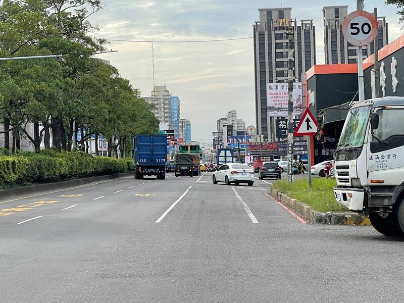 台南市議員朱正軒希望市府能爭取新闢匝道，將車流分流至鹽行重劃區，以改善台1線交通。 （圖由朱正軒提供）