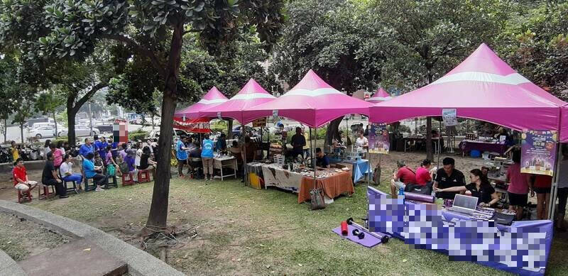 高雄某商圈发展协会王姓理事长带团访中,涉反渗透法判无罪。(翻摄王姓理事长脸书) 高雄某商圈发展协会王姓理事长带团访中,涉反渗透法判无罪。(翻摄王姓理事长脸书)