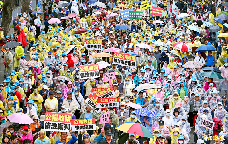 國民黨動員民眾集結立院外表達訴求。（記者廖振輝攝）